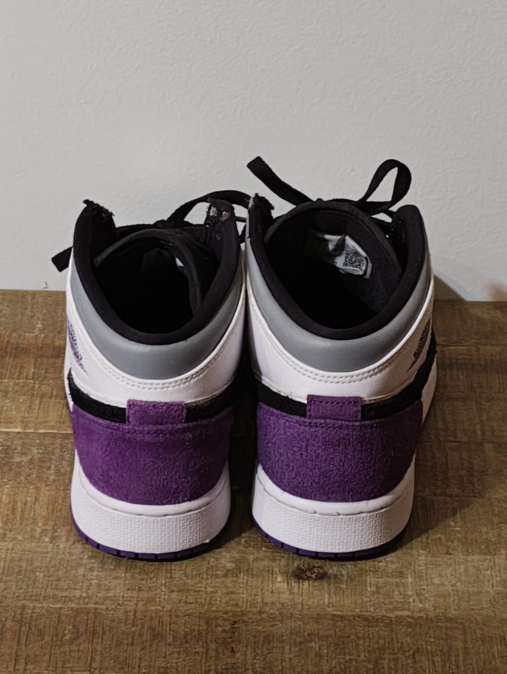 Jordan 1 Mid SE 'Varsity Purple' (GS) Kid's Size 6.5Y / Women's Size 8 - Picture 5 of 7